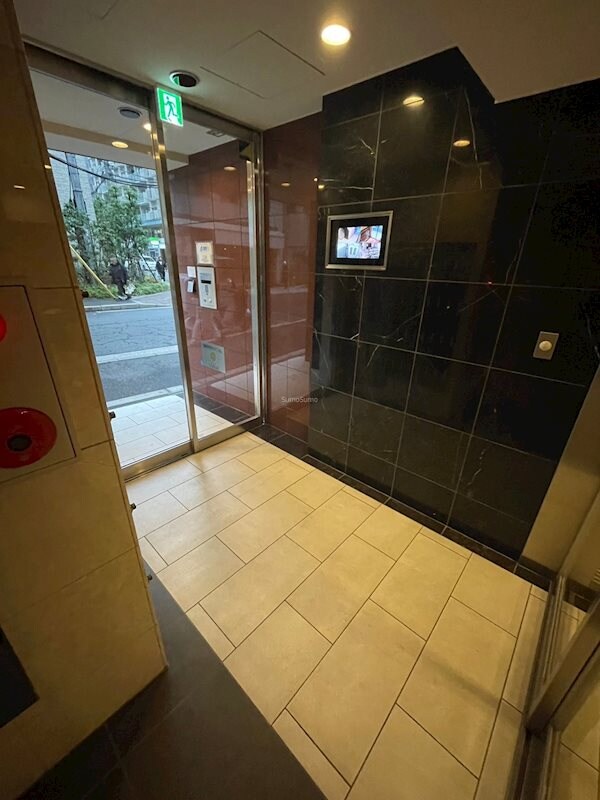 物件外観写真3　(ロビーです)