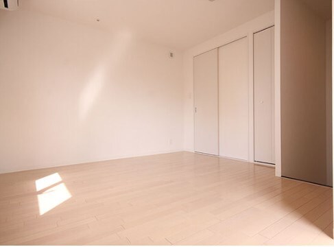 物件内観写真7　(使い勝手のいい寝室です)