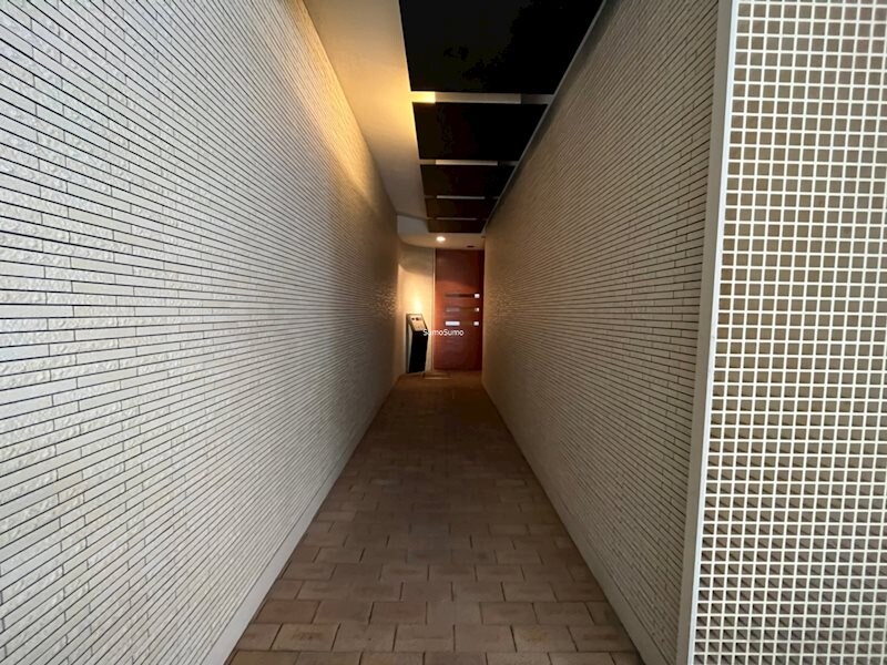 物件外観写真3　(ゆとりのあるロビーです)