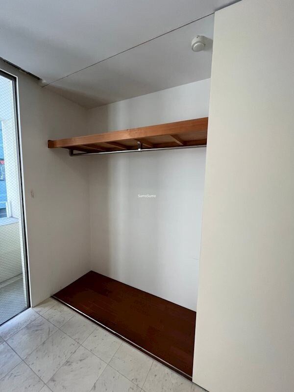 物件内観写真13　(小物を収納するのに便利です)