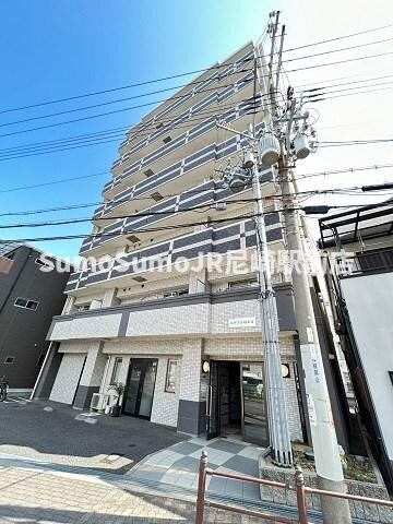 物件外観写真2　(外観は落ち着いています)