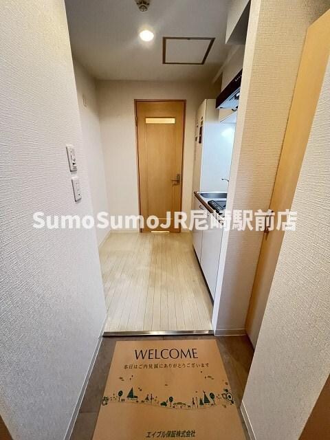 物件内観写真3　(明るい玄関です)