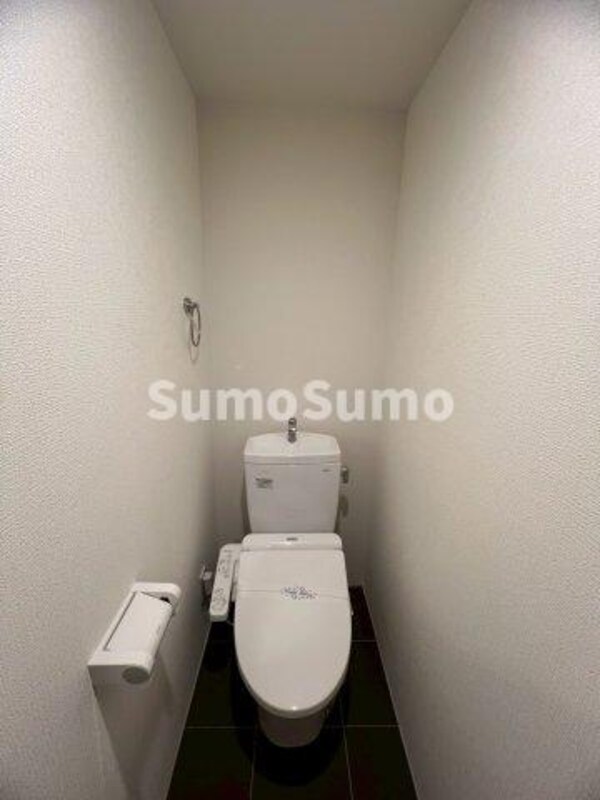 トイレ(落ち着いた色調のトイレです)