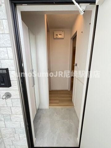 物件内観写真3　(収納もある玄関です)