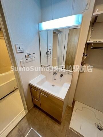 物件内観写真9　(使いやすい独立洗面台です)