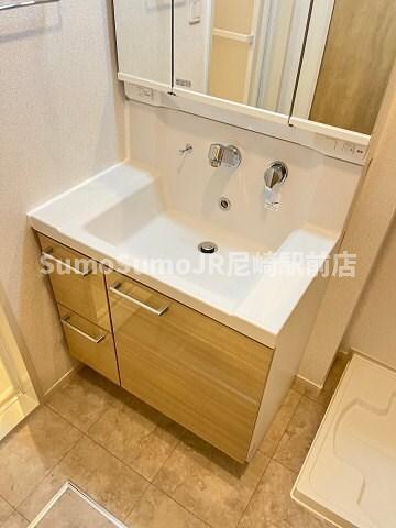 物件内観写真20　(独立洗面台で身支度をすべて済ませてしまいましょう)