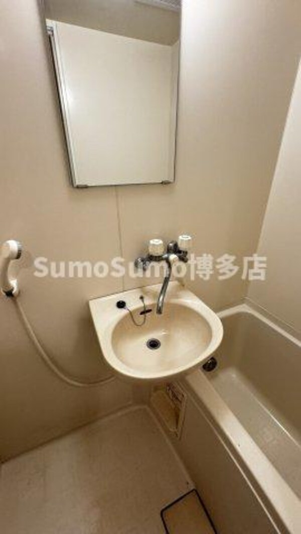 独立洗面台(独立洗面台で身支度をすべて済ませてしまいましょう)
