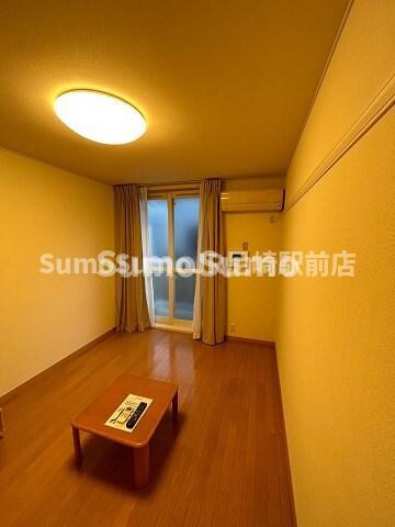 物件内観写真6　(ゆったり過ごせるリビングです)