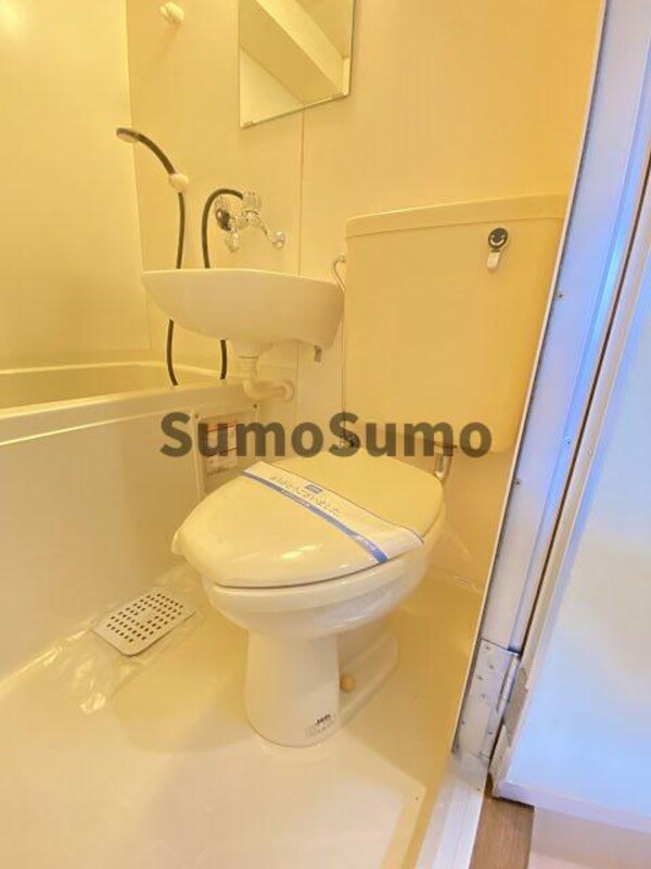 トイレ(落ち着いた色調のトイレです)