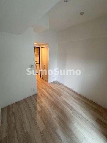 物件内観写真5　(こちらの居間で趣味の時間をお楽しみください)