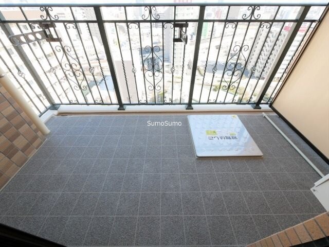 物件内観写真9　(広々としたバルコニーです)