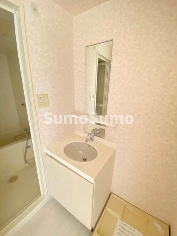 物件内観写真12　(明るい洗面所です)