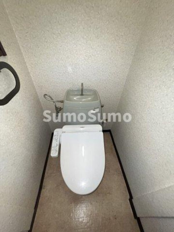 トイレ(落ち着いた色調のトイレです)