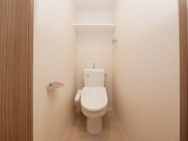 トイレ(落ち着いた色調のトイレです)