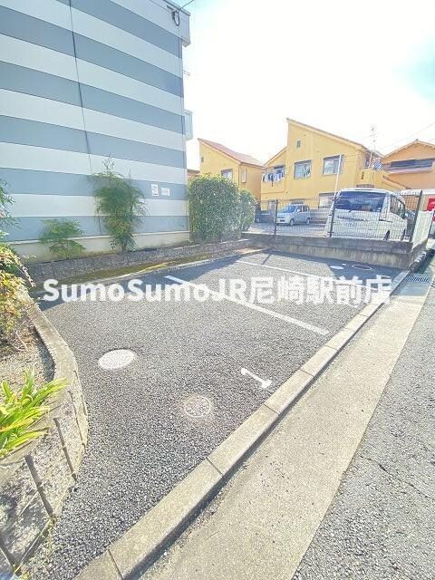 物件外観写真3　(外観は落ち着いています)