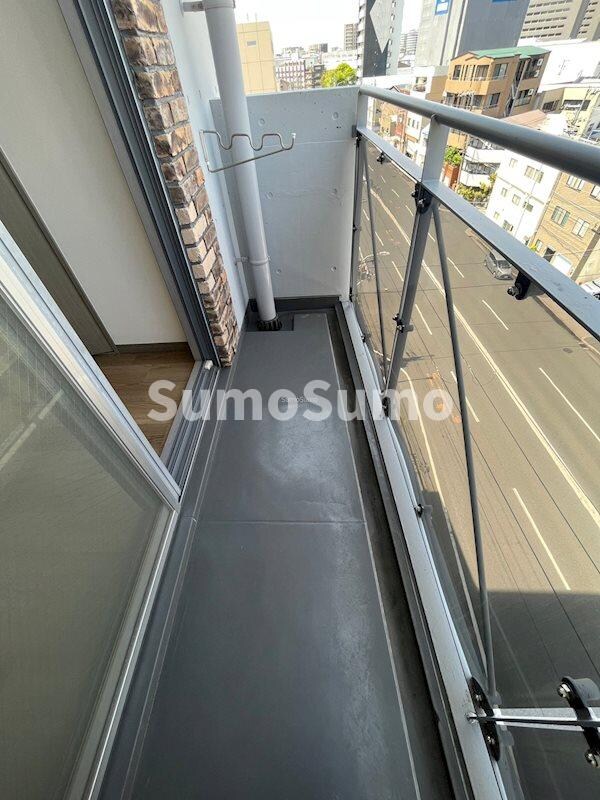 物件内観写真10　(外からの目が気にならないバルコニーで洗濯物が干せます)