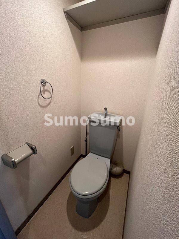 物件内観写真12　(ゆったりとした空間のトイレです)