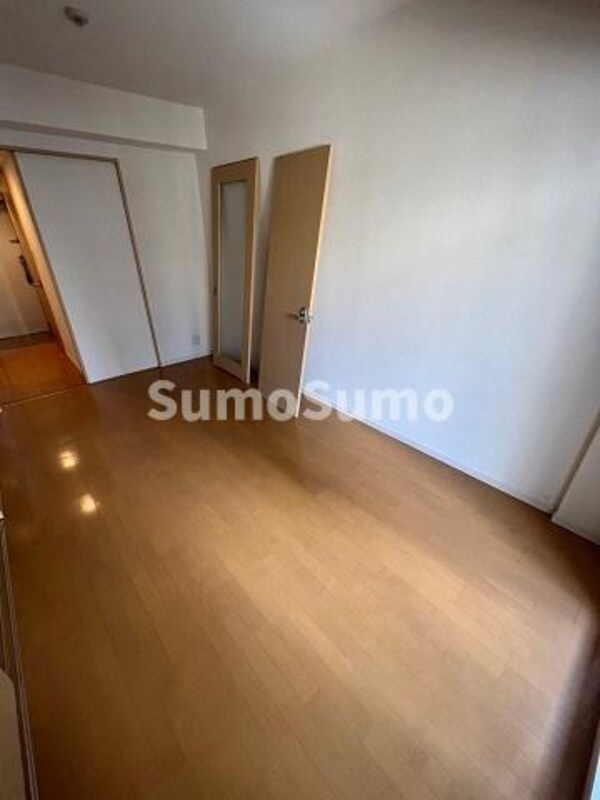 寝室(落ち着いて過ごせるお部屋なので、寝室にいかがでしょうか)