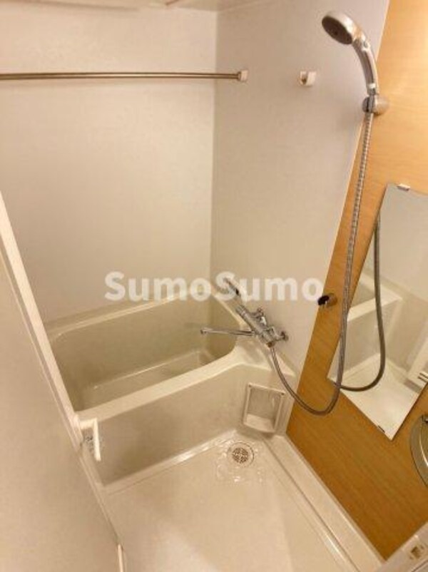浴室(コンパクトで使いやすいお風呂です)