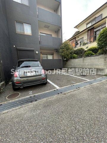 物件外観写真2　(駐車場です)