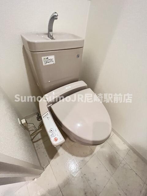 物件内観写真9　(ゆったりとした空間のトイレです)