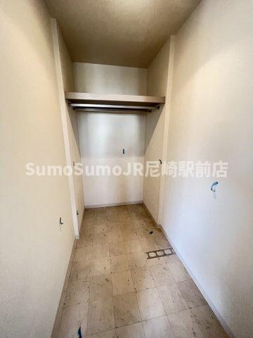 物件内観写真14　(大きなスペースがあり、収納には困りません)