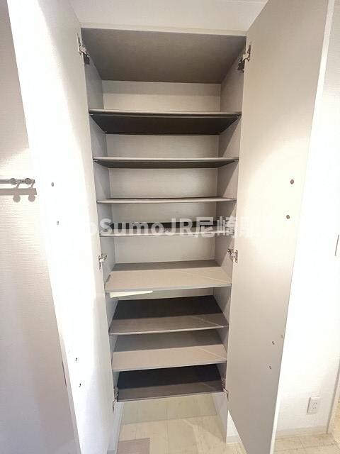 物件内観写真19　(大きなスペースがあり、収納には困りません)