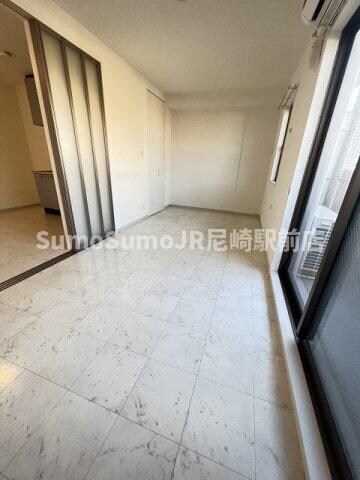 物件内観写真25　(おしゃれな居間です)