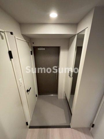 物件内観写真4　(収納もある玄関です)