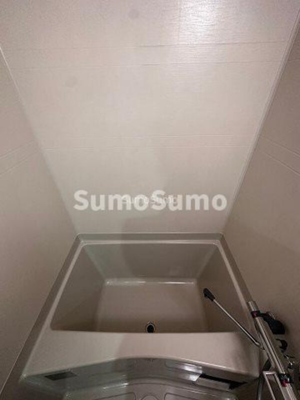 浴室(コンパクトで使いやすいお風呂です)