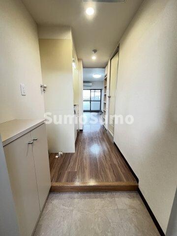 物件内観写真6　(ゆったりとした玄関です)