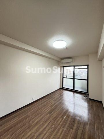 物件内観写真7　(こちらのリビングで趣味の時間をお楽しみください)