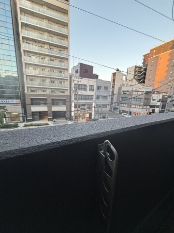 物件内観写真8　(暖かな日差しのふりそそぐバルコニー)