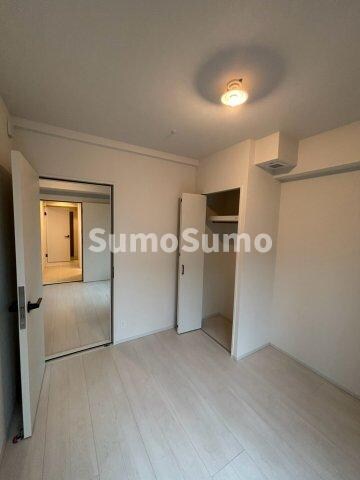 物件内観写真7　(落ち着いた色調の洋室です)