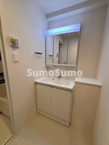 物件内観写真11　(忙しい朝には欠かせない洗面所です)