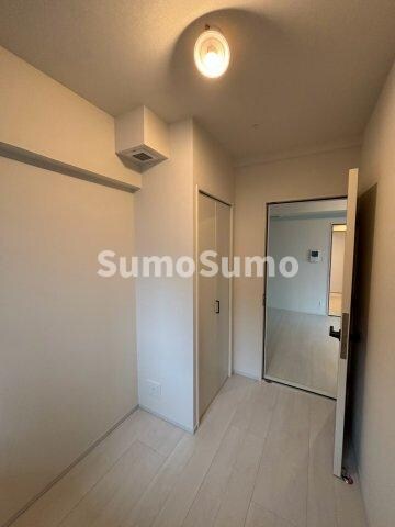 物件内観写真19　(個人の部屋や寝室として使える洋室です)