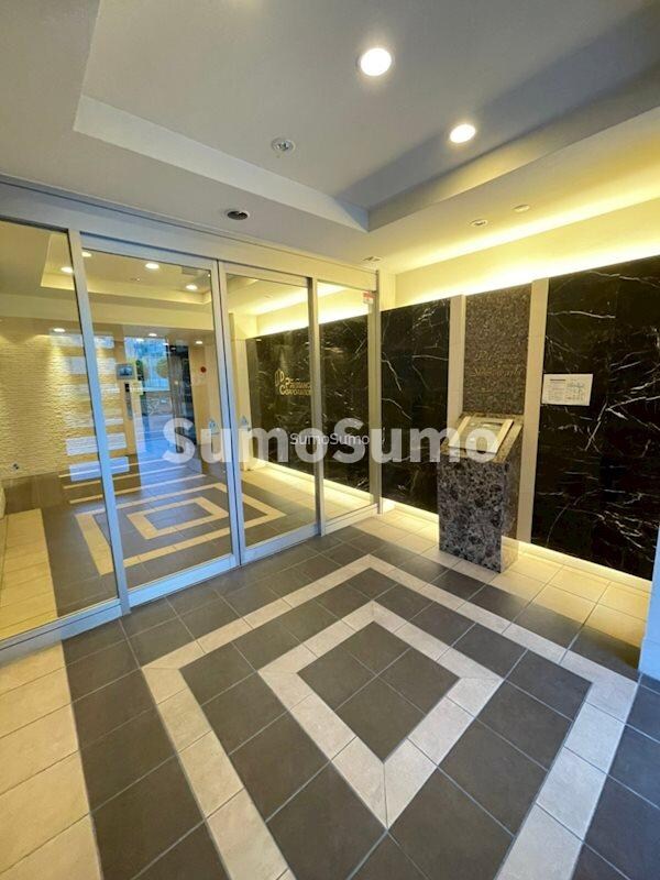 物件外観写真3　(ゆとりのあるロビーです)