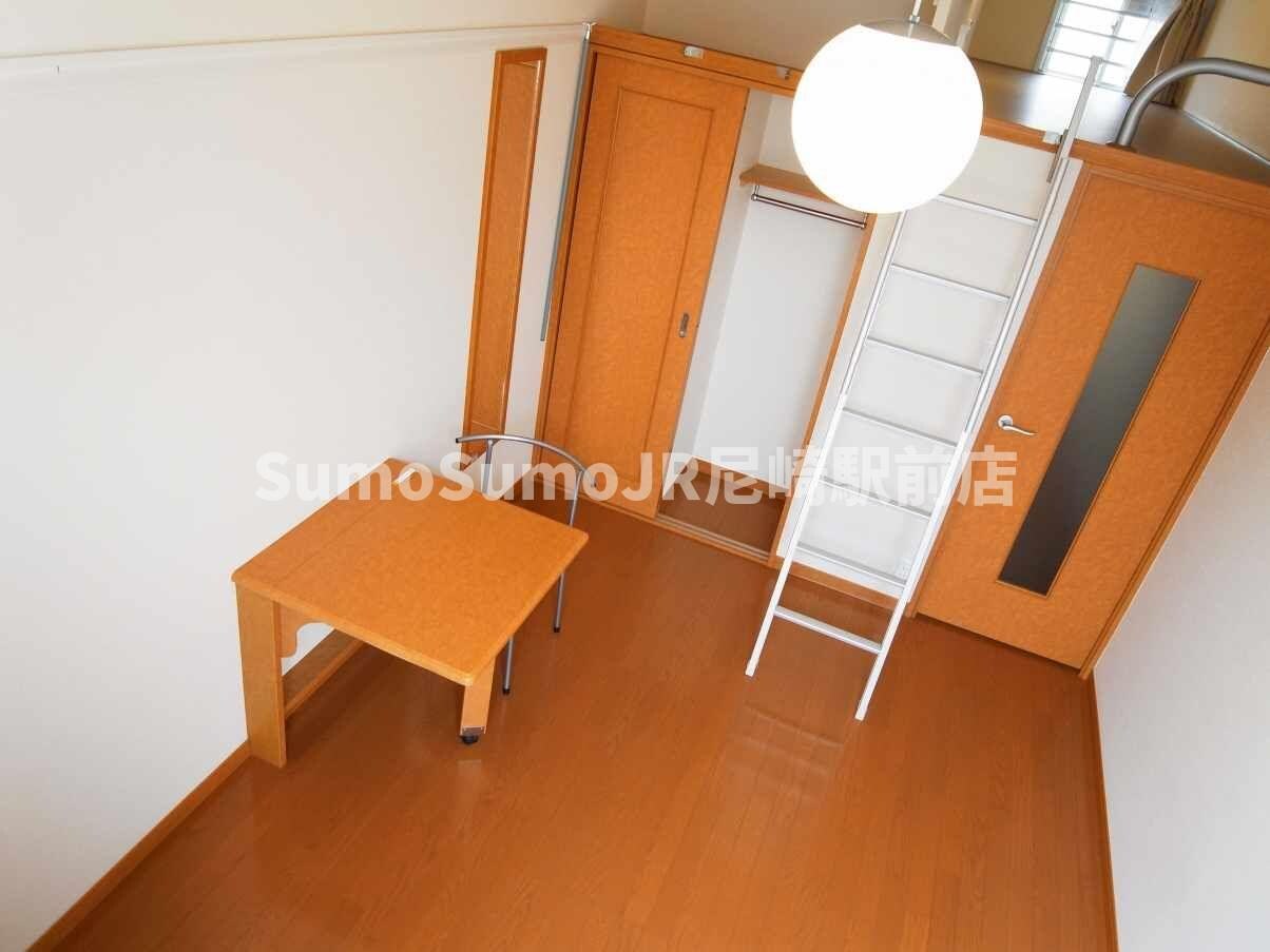 物件内観写真2　(おしゃれな居間です)