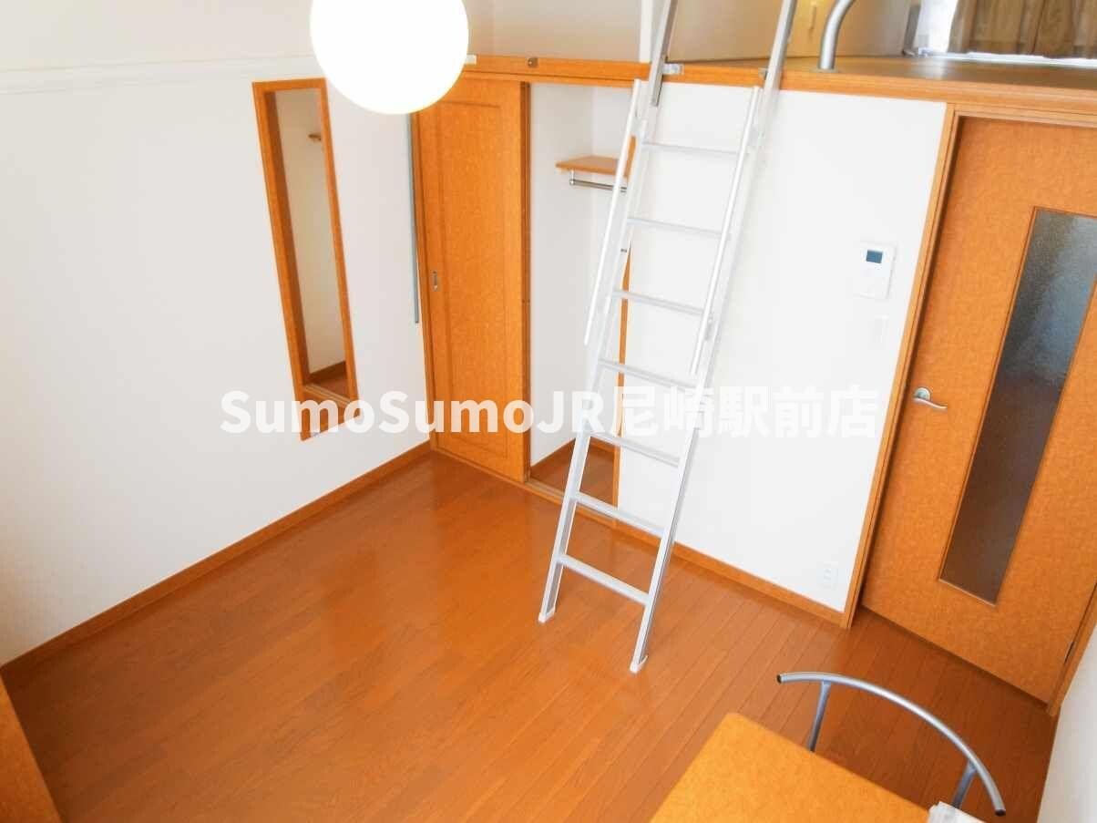 物件内観写真5　(使い勝手のいい寝室です)