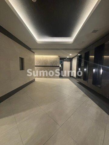 物件外観写真3　(清潔なロビーです)