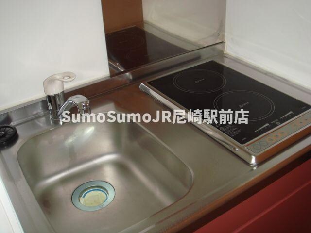 物件内観写真4　(コンパクトなキッチンで掃除もラクラク)