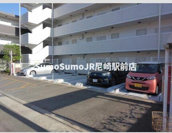 物件外観写真5　(駐車場です)