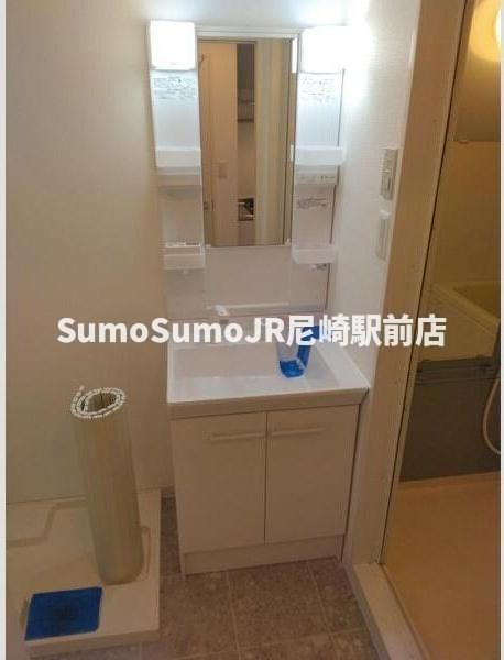 物件内観写真11　(独立洗面化粧台が付いています)