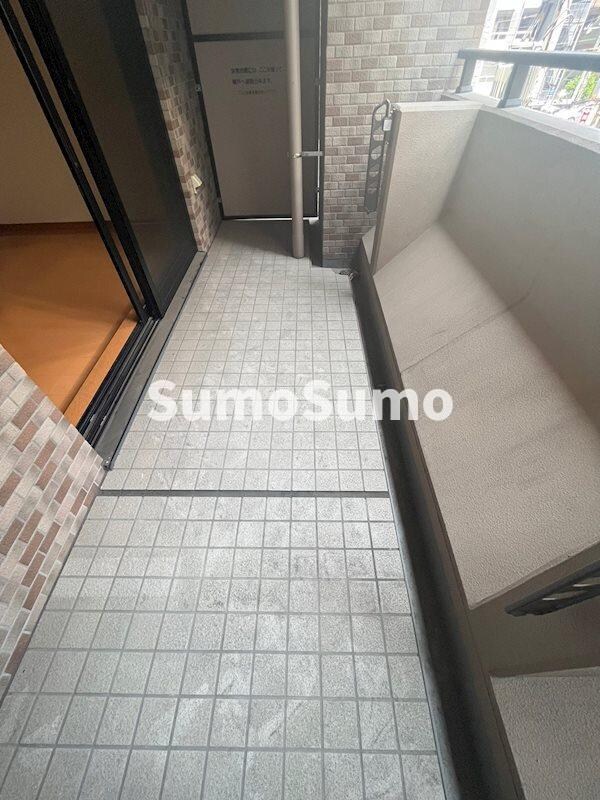 物件内観写真13　(バルコニーからの眺めを楽しみながら食事をしませんか)