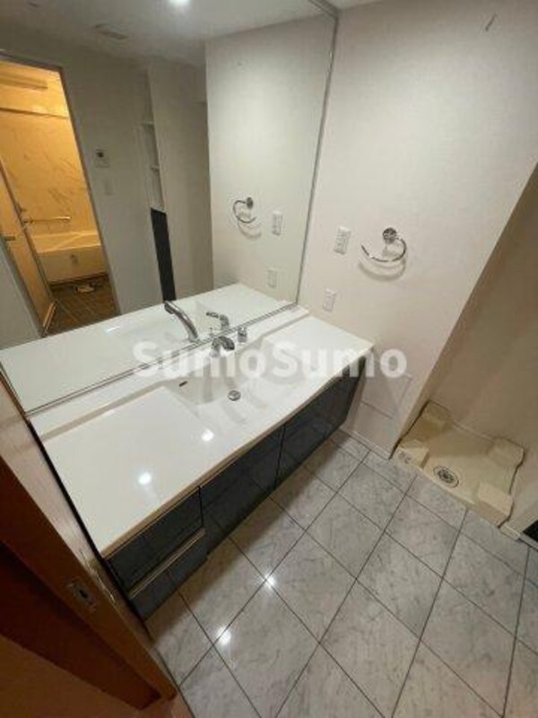 洗面・脱衣所(明るい洗面所です)