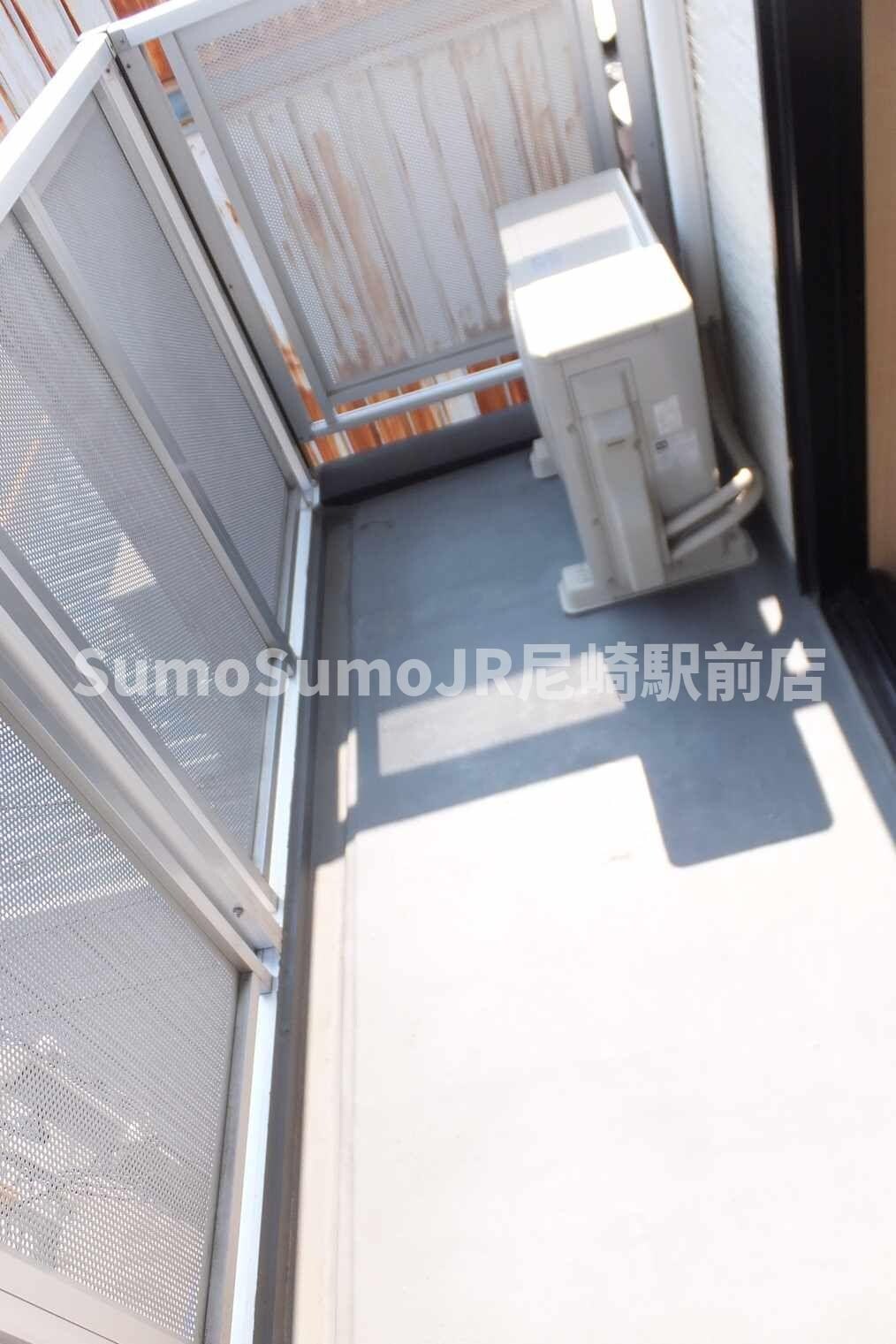 物件内観写真7　(お洗濯にも便利なバルコニー付き)