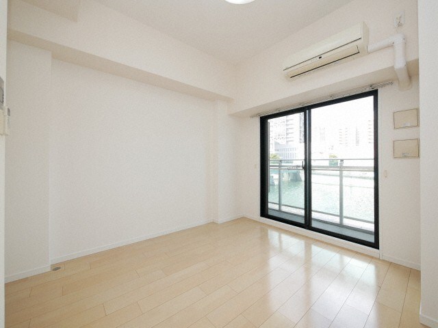 物件内観写真5　(おしゃれな居間です)