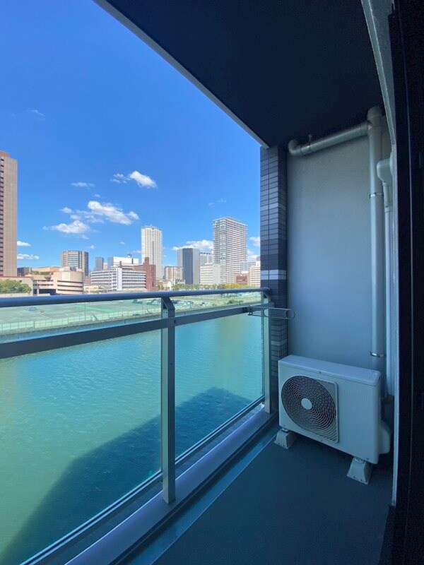 物件内観写真9　(広々としたバルコニーです)