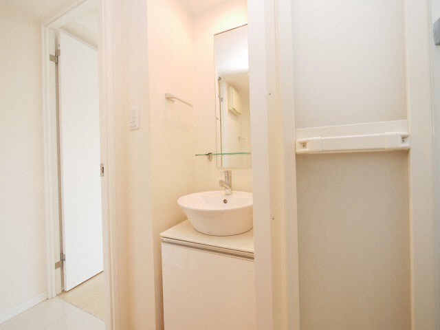 物件内観写真11　(コンパクトで使いやすい洗面所)