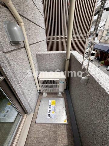 物件内観写真9　(開放的で明るい空間を演出してくれるバルコニーです)